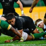 South Africa edge out All Blacks to close in on title